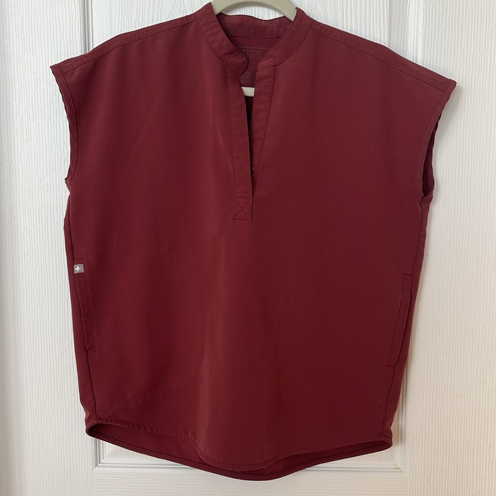 FIGS Scrub Set - Zamora Jogger (S) & Rafaela Top (XXS) in DARK CHERRY